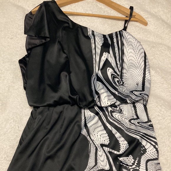 Jessica Simpson One Shoulder Flutter Sleeve Dress - Picture 3 of 6